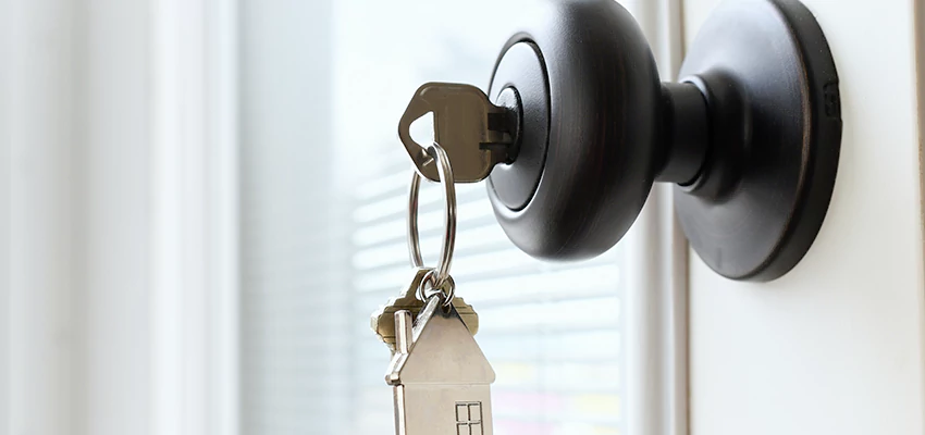 Bifold Door Knob Replacement in Rio Linda, California